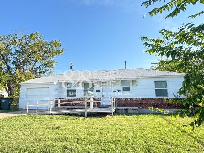 Building Photo - Cute 2 Bed/1 Bath Single Family Home in De...