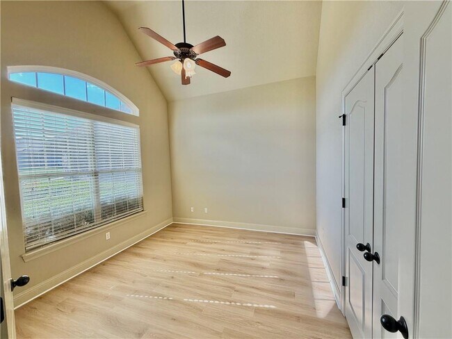 Building Photo - 511 Verona Way