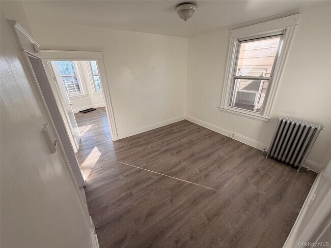 Building Photo - 13 Cedar St