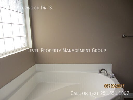 Building Photo - 8067 Deerwood Dr