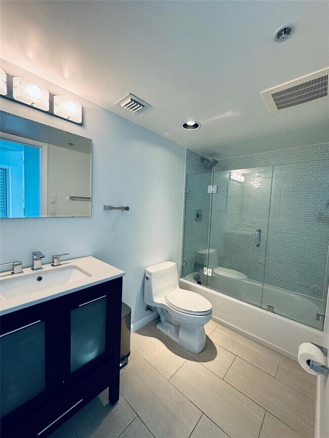 Building Photo - 1490 SE 15th St