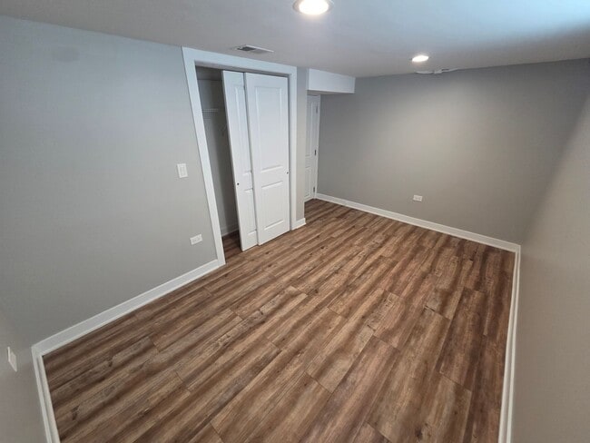 Building Photo - 4600 S La Crosse Ave