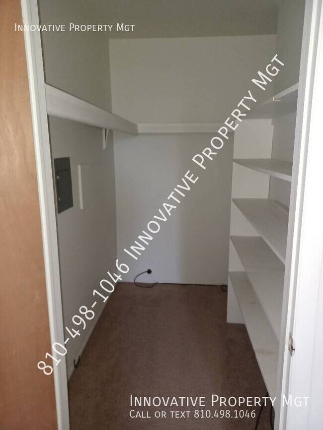 Building Photo - 6009 Holiday Gardens Dr