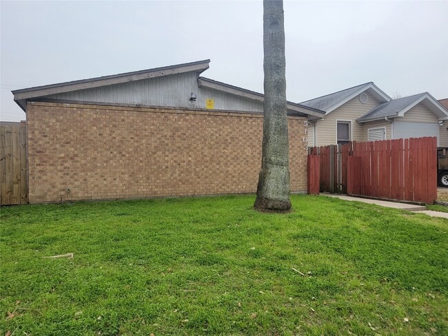 Building Photo - 5103 Ave Q 1/2
