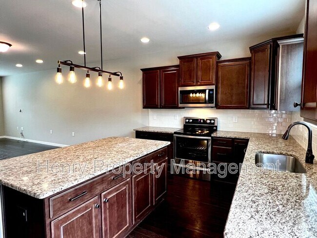 Building Photo - 1413 Regents Ln