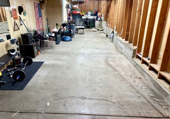 Building Photo - 27464 Meadow Dr