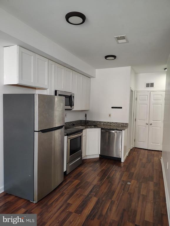 Building Photo - 1321 E Biddle St