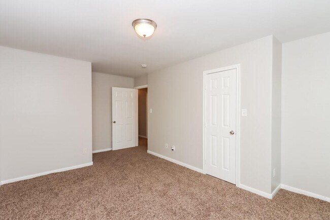 Building Photo - 4906 N Cancun Dr