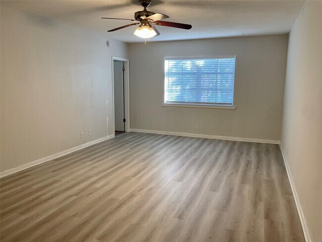 Building Photo - 2424 SE 17th St