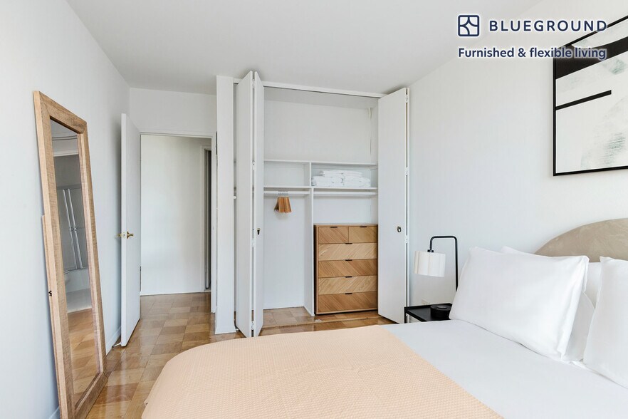 Building Photo - 200 E 72nd St