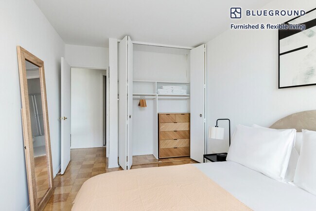 Building Photo - 200 E 72nd St