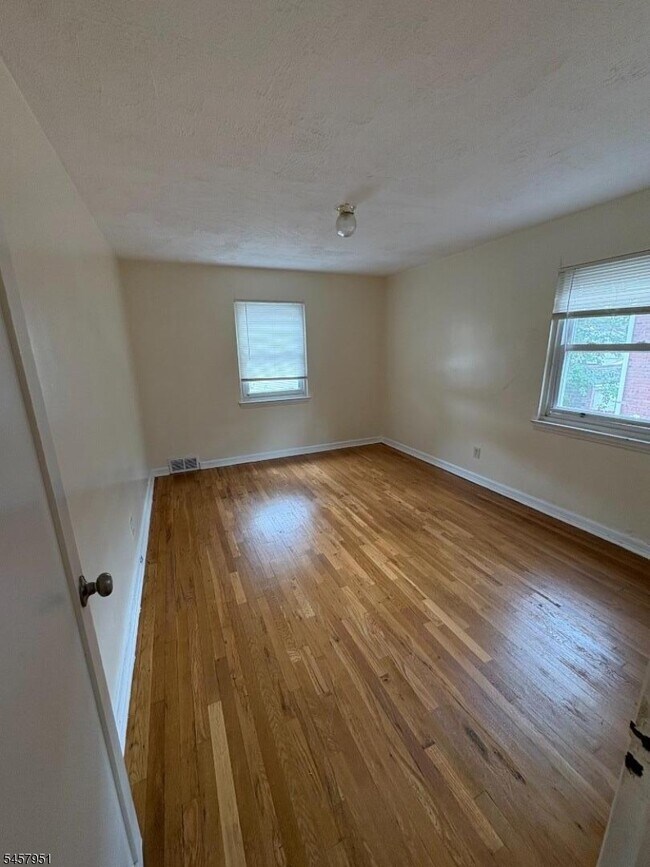 Building Photo - 138 Midland Pl