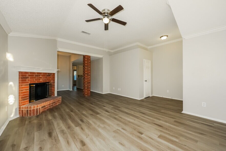 Building Photo - 807 Ponselle Dr