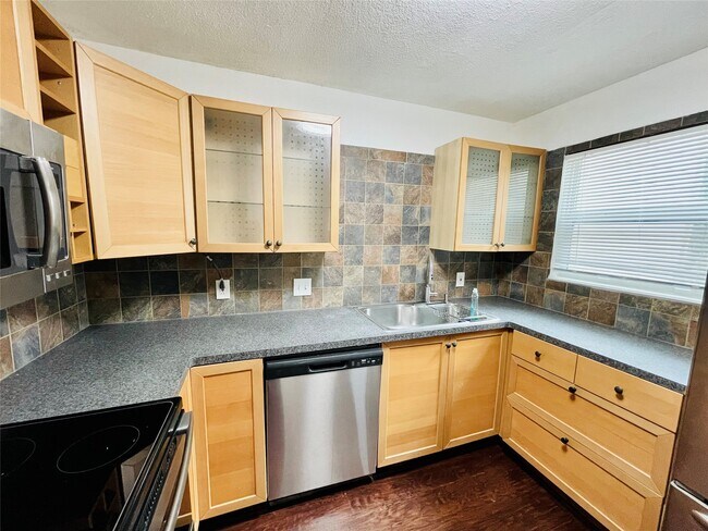 Building Photo - 2103 Place Rebecca Ln