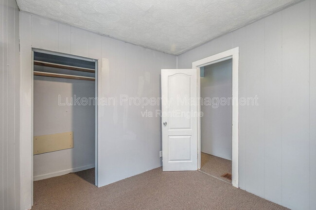 Building Photo - 719 Davis St