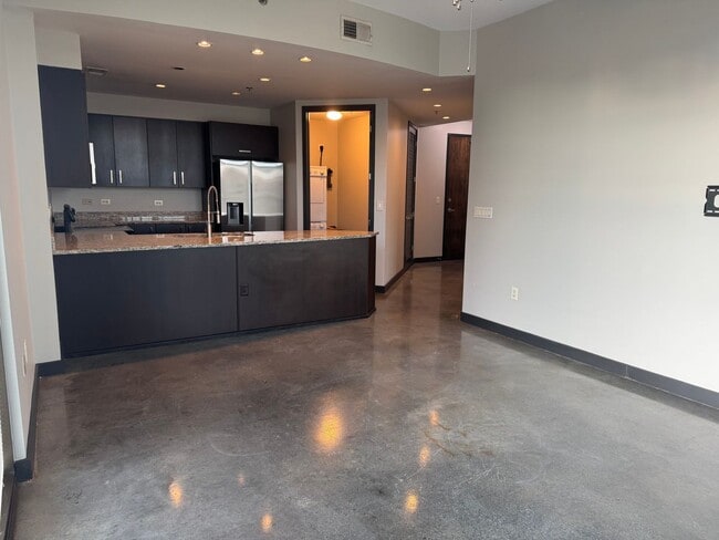 Building Photo - Luxury condo in the Rhythm at Music Row