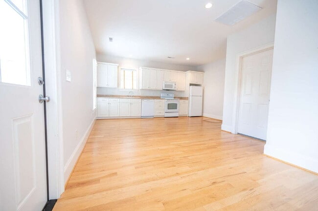 Building Photo - 42 Grove Ln
