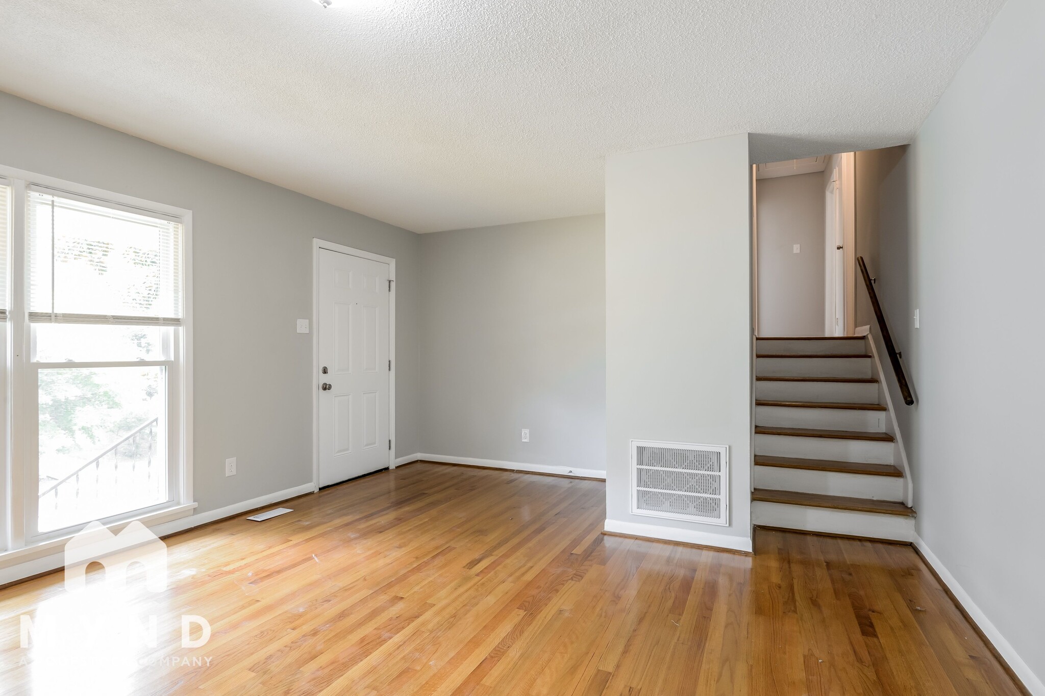 Building Photo - 1530 Ridgewood Dr