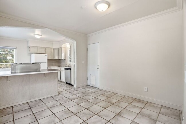 Building Photo - 1503 S SE Blvd