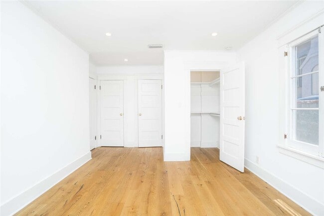 Building Photo - 5049 Mt Royal Dr