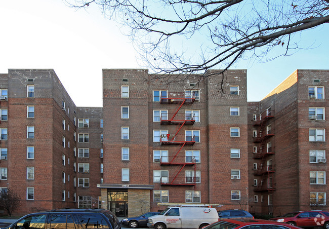 Building Photo - 350 Sterling St