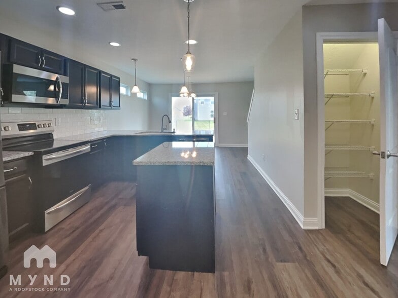 Building Photo - 618 Albermarle Dr