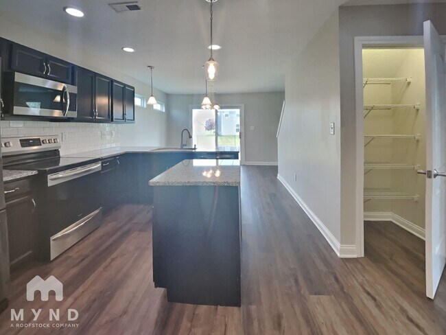 Building Photo - 618 Albermarle Dr