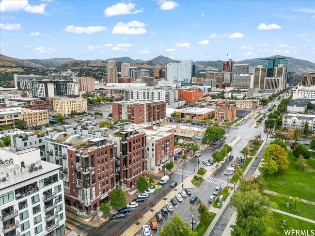 Primary Photo - 360 W Broadway