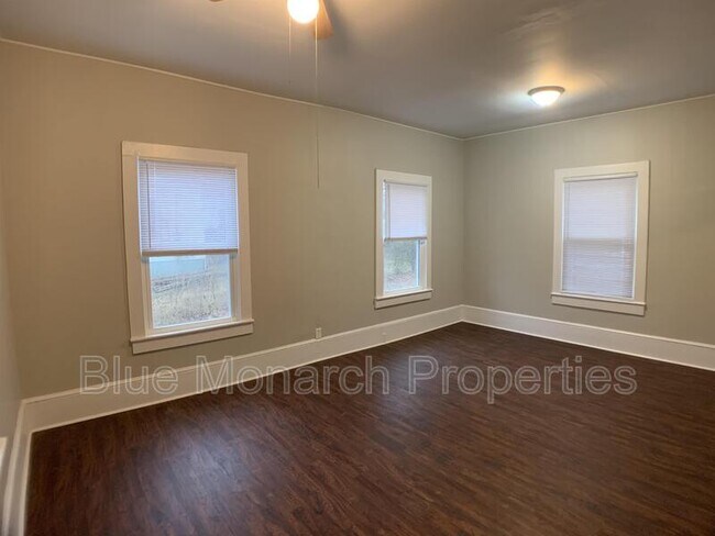 Building Photo - 427 Meller St