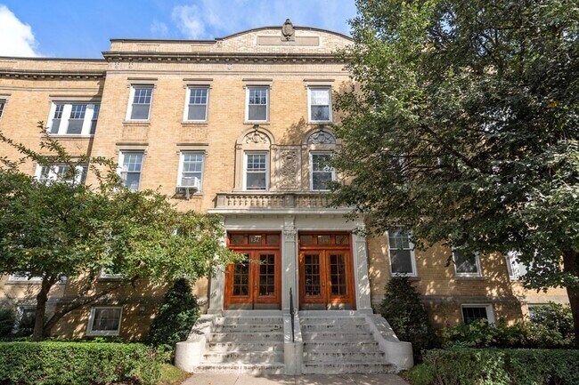 Building Photo - 132 Sewall Ave