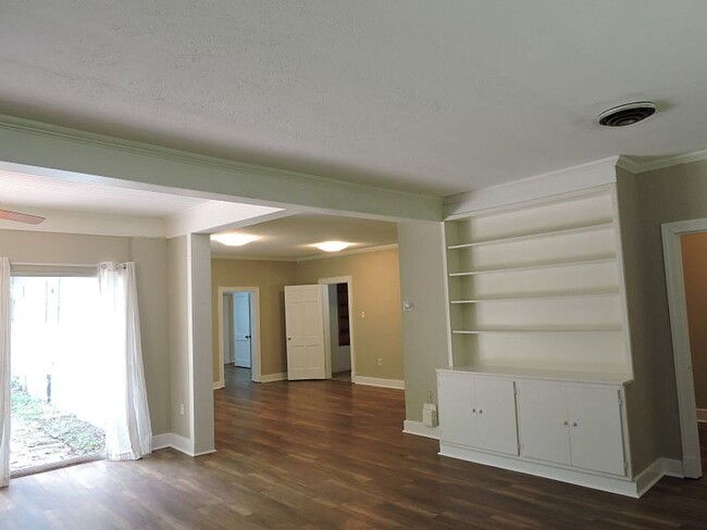 Building Photo - Great home near LSU Lakes