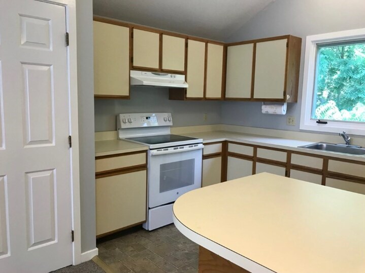 Building Photo - 34 Salem Pl