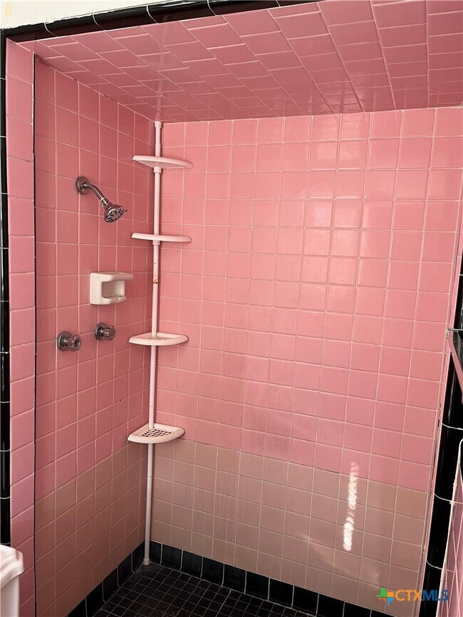 Building Photo - 208 E Voelter Ave