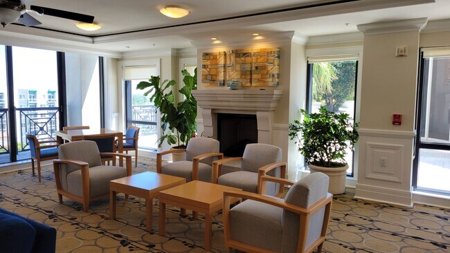 Building Photo - Short term ONLY luxury 2/2 condo in the heart of downtown Sarasota