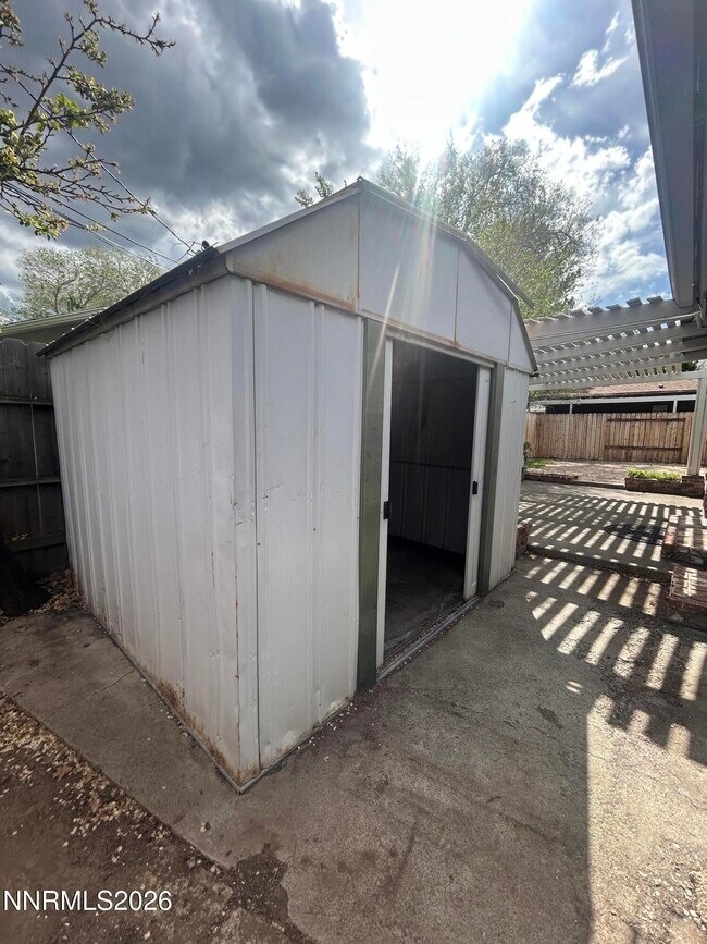 Building Photo - 1250 Charles Dr