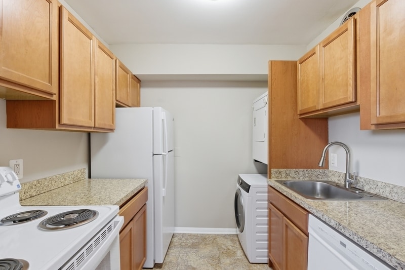 Building Photo - 521 Epsom Rd