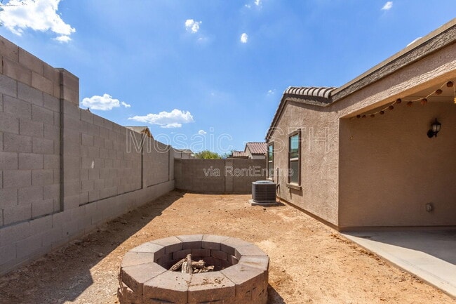 Building Photo - 1517 E Saint Catherine Ave