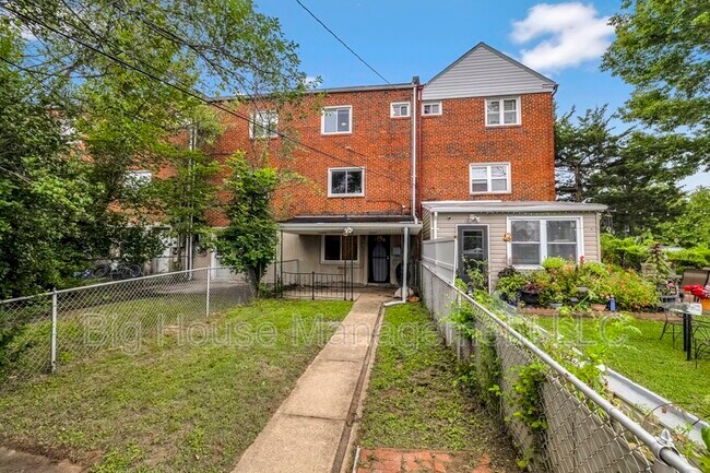 Building Photo - 1302 Hillsway Ct