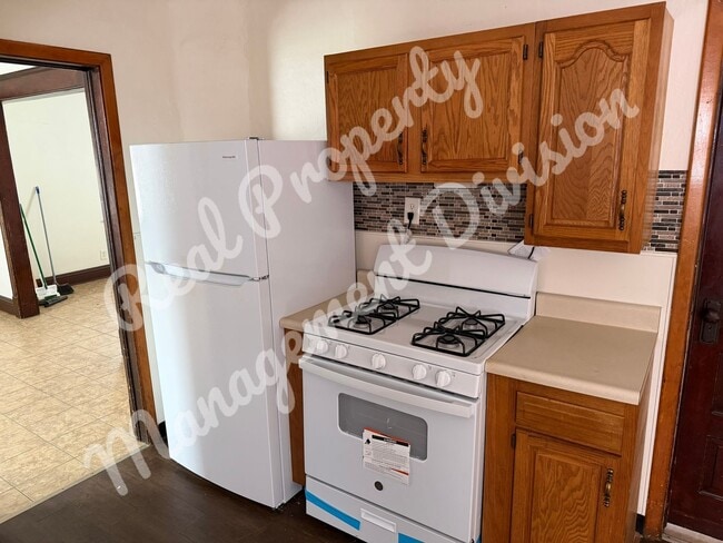 Building Photo - 4 Bed / 2 Bath Home – Large Yard, Basement, New Appliances!