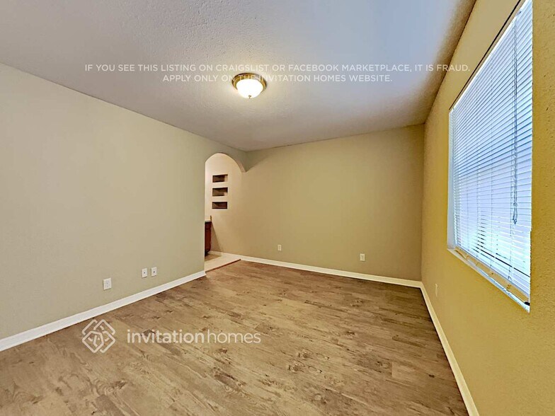 Building Photo - 979 N Jerico Dr