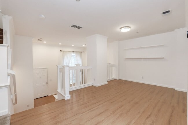 Building Photo - 3 Bed / 2.5 Bath townhome at the Cove in Redwood Shores with garage parking and EV charger. YouTu...