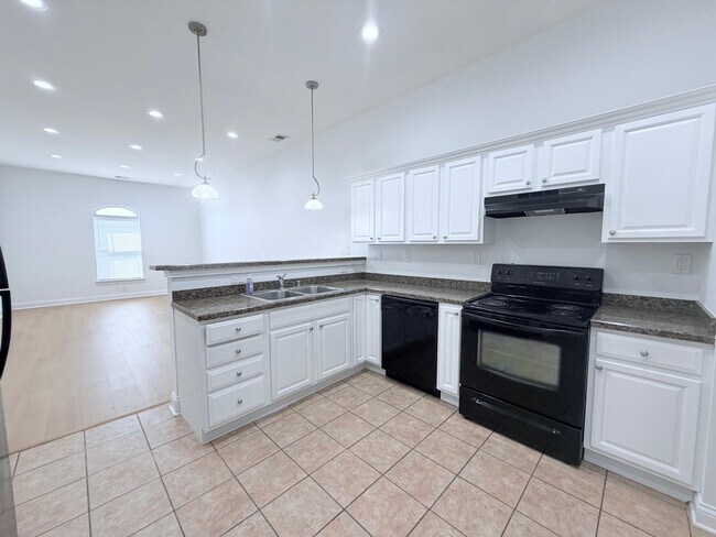 Building Photo - 502 Regency Cir