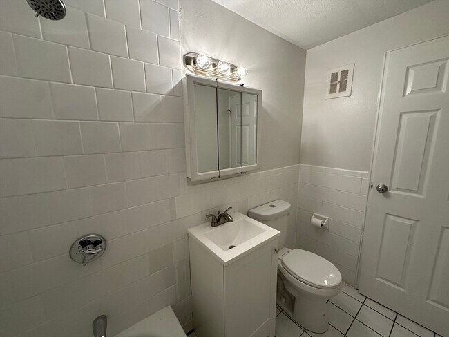 Building Photo - 32 Annese Rd