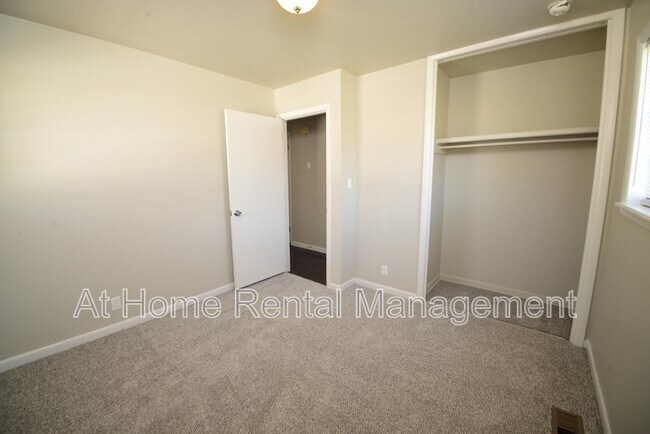 Building Photo - 10219 E 7th St