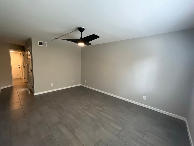 Building Photo - 2 Bedroom Condo in the Scottsdale Terrace ...