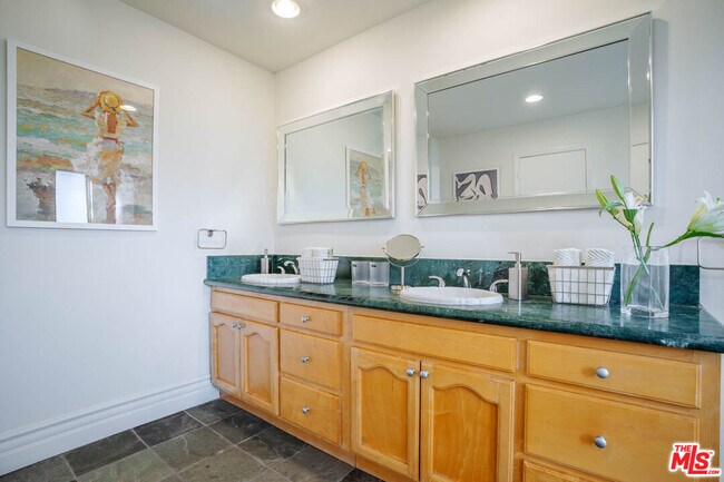 Building Photo - 110 N Barrington Ave