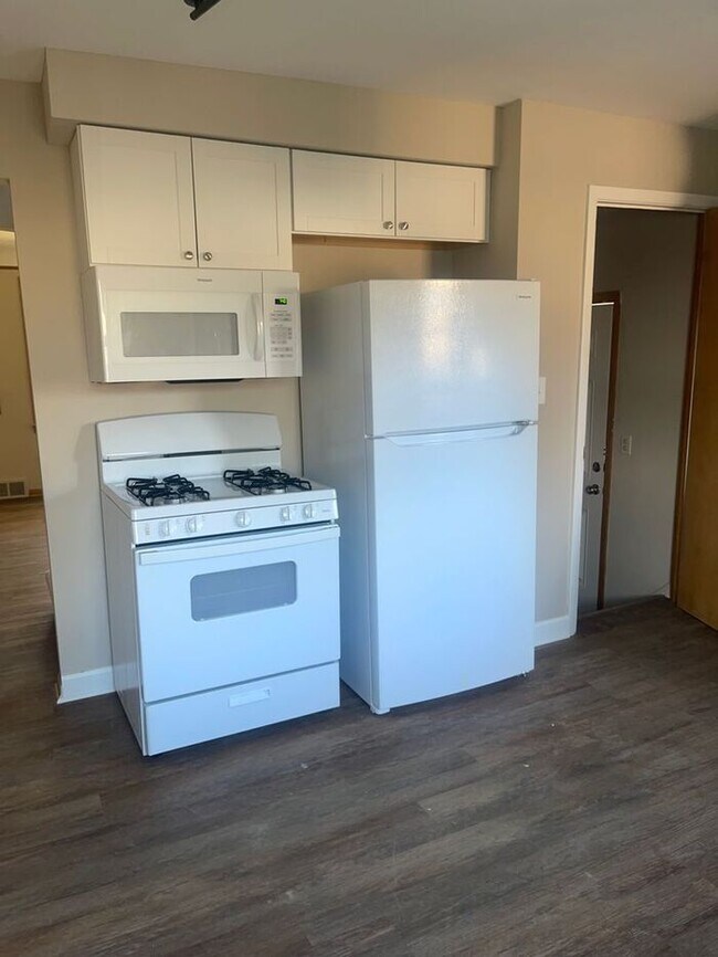 Building Photo - 15717 Northwood Ave