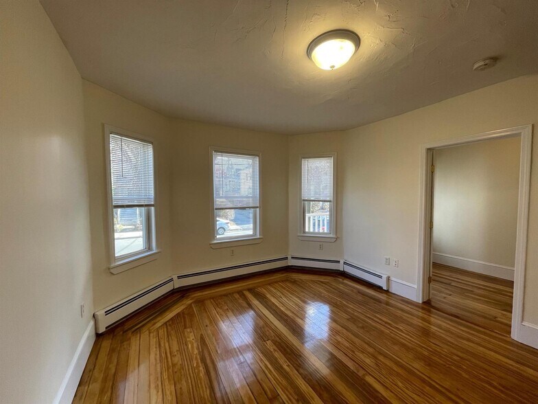 Building Photo - 40 Linden Ave