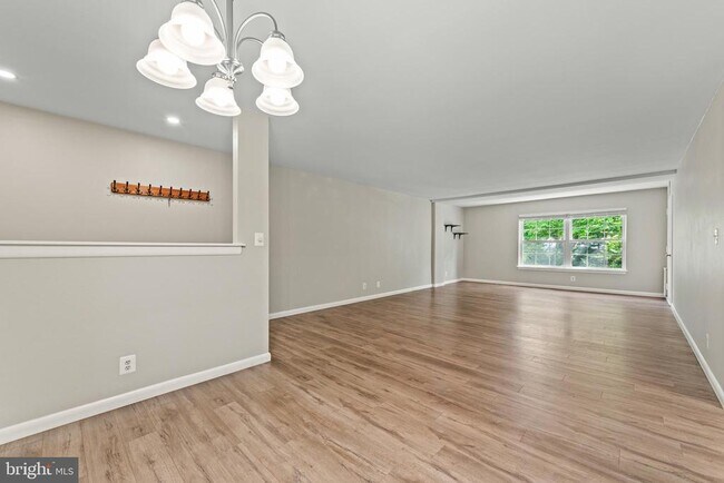 Building Photo - 7621 Provincial Dr