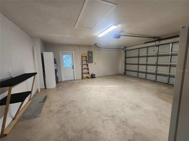 Building Photo - 9392 N Sandree Dr